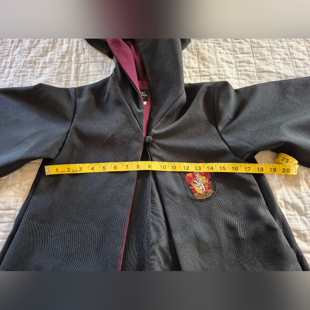 Gryffindor Youth Wizard Robe - Picture 11 of 11
